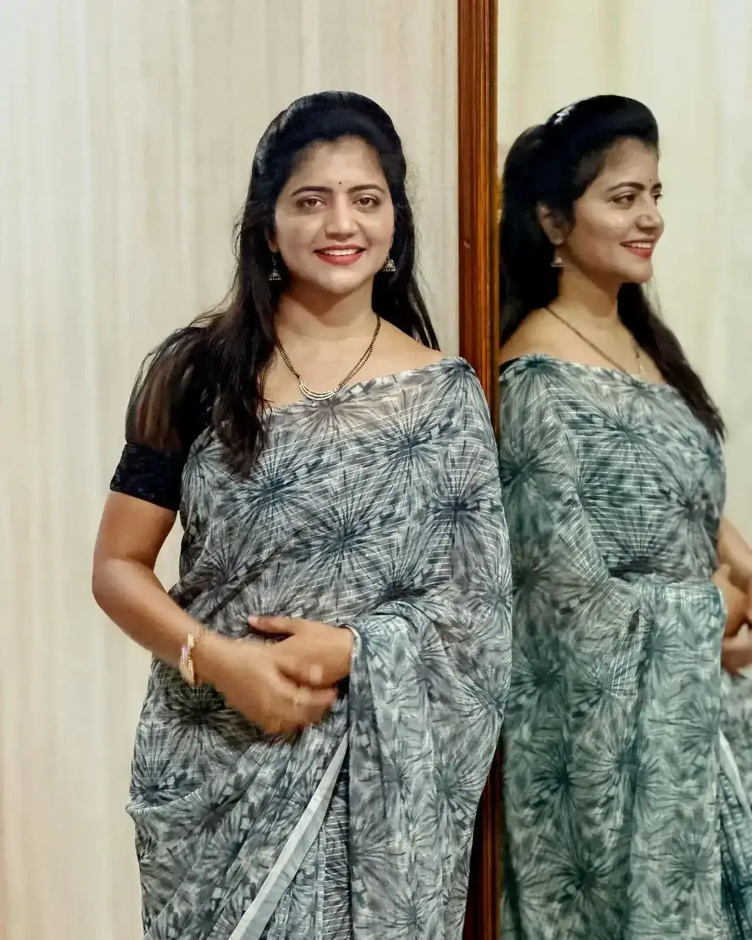 HYDERABAD TV ACTRESS SHIVA JYOTHI IMAGES IN BLACK SAREE